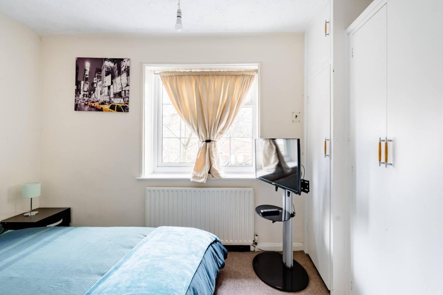 Проживание в семье Morden House *
