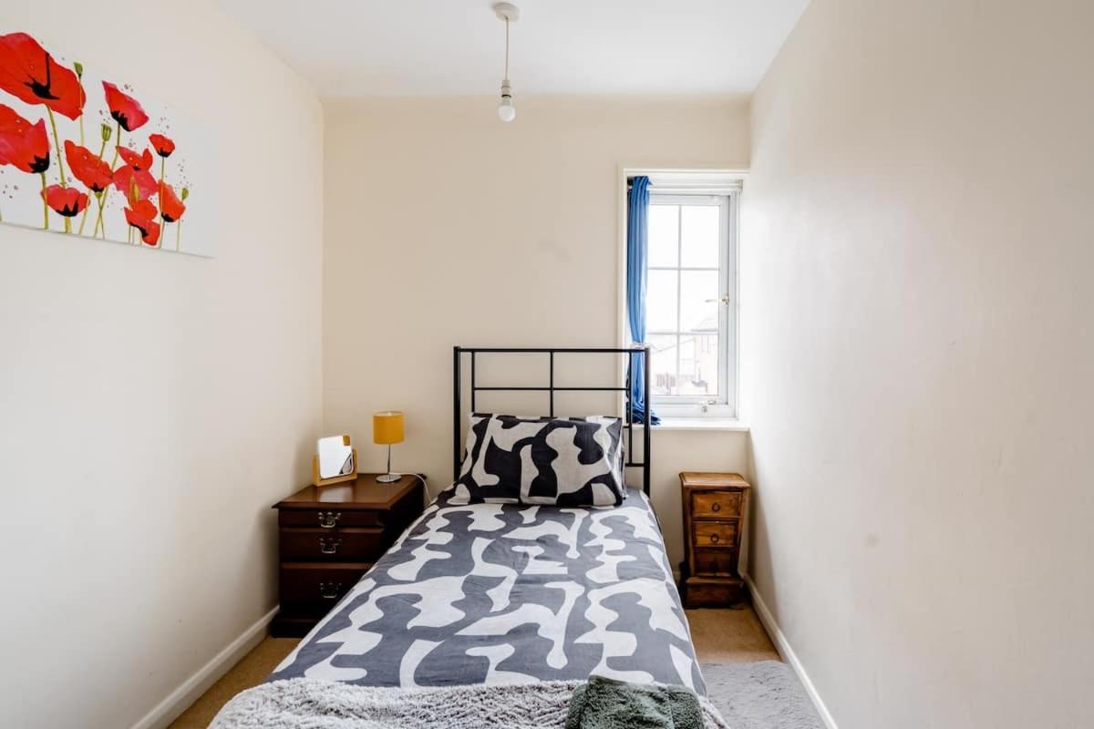 Morden House * Morden (Greater London)